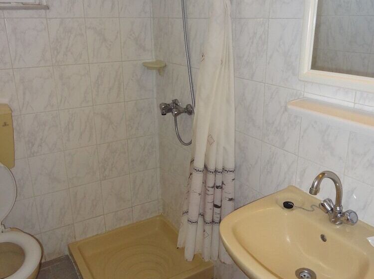 Michalis Studios & Apartments