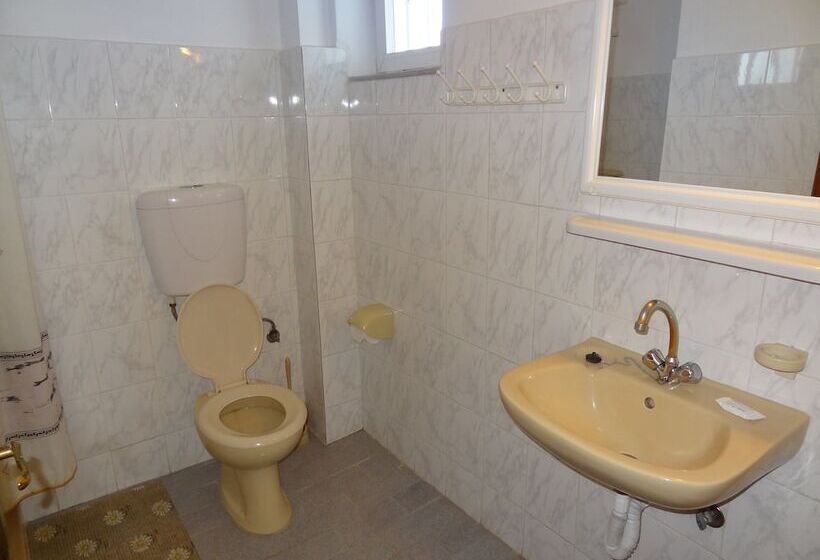 Michalis Studios & Apartments