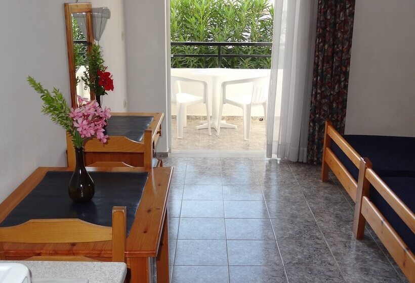 Michalis Studios & Apartments