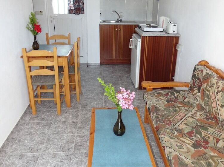 Michalis Studios & Apartments