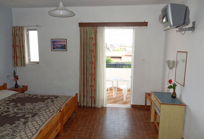 Michalis Studios & Apartments