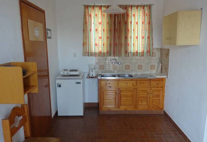 Michalis Studios & Apartments