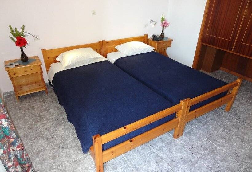 Michalis Studios & Apartments