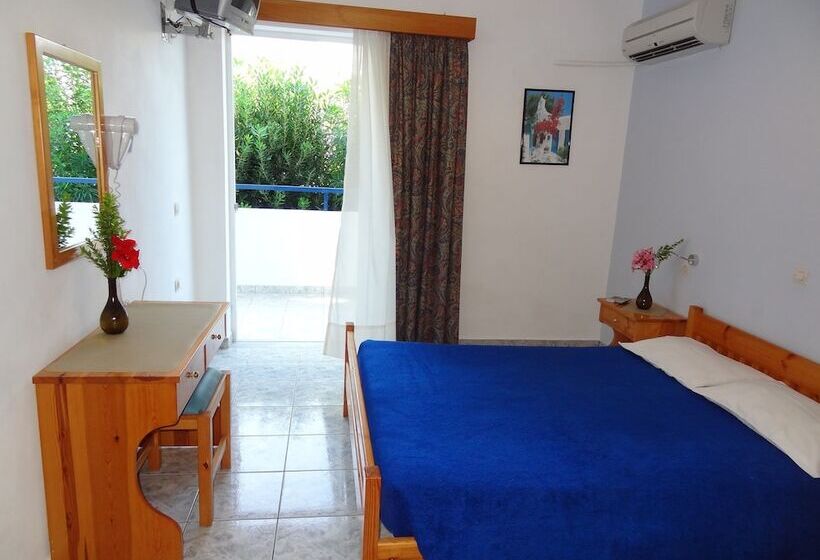 Michalis Studios & Apartments