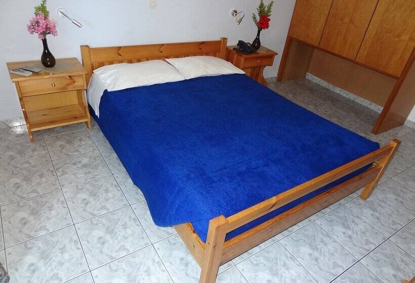 Michalis Studios & Apartments