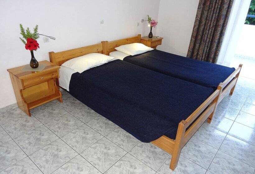 Michalis Studios & Apartments