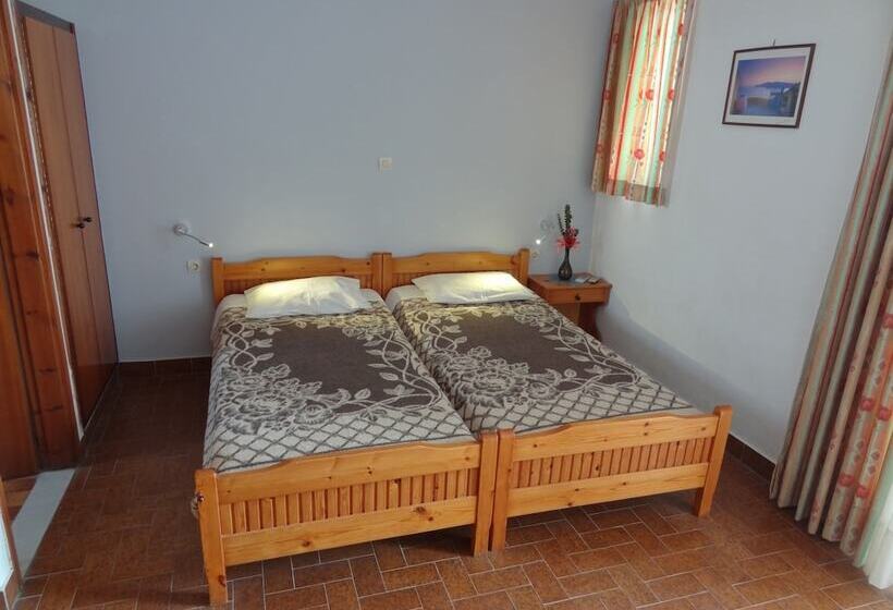 Michalis Studios & Apartments