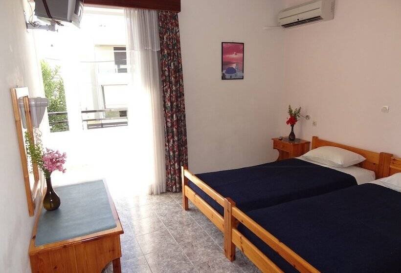 Michalis Studios & Apartments