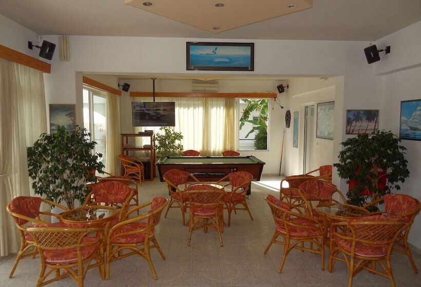 Michalis Studios & Apartments