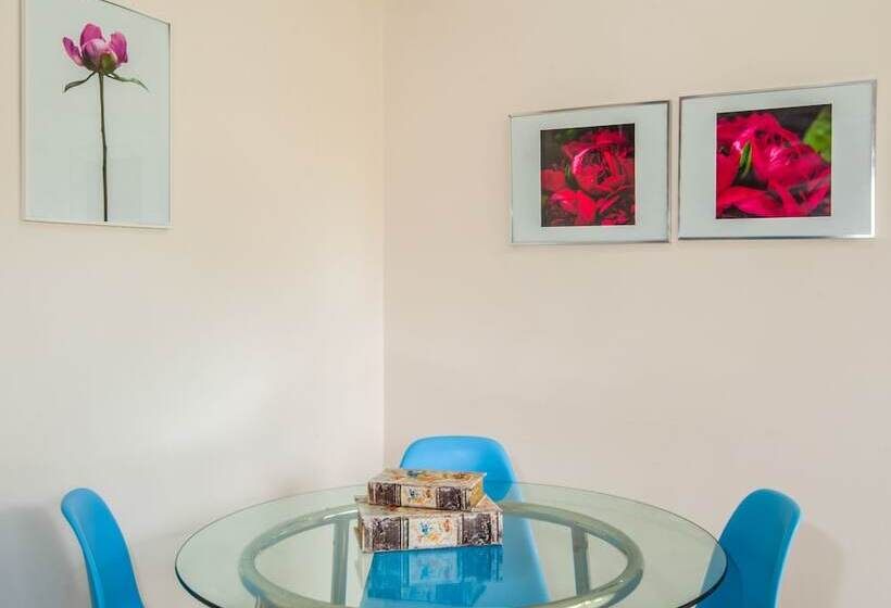 Stamatakis Boutique Studios