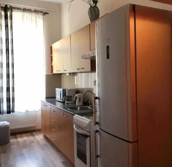 هتل Apartmany Galeta