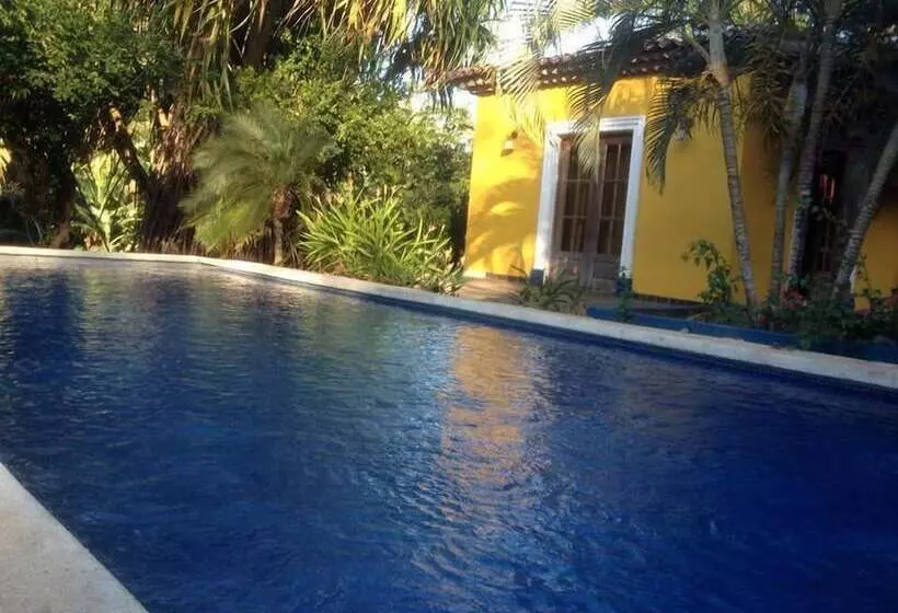 هتل Cabinas Cigalou Tamarindo