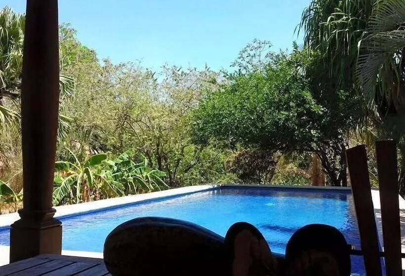 هتل Cabinas Cigalou Tamarindo