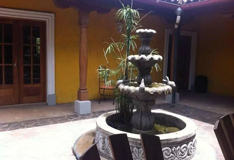 هتل Cabinas Cigalou Tamarindo