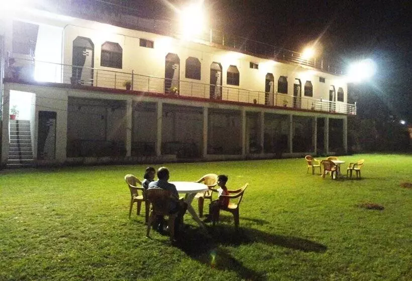 ホテル Mangalam Palace   Lucknow Airport