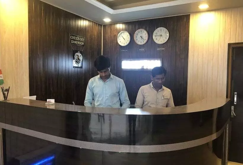 ホテル Mangalam Palace   Lucknow Airport