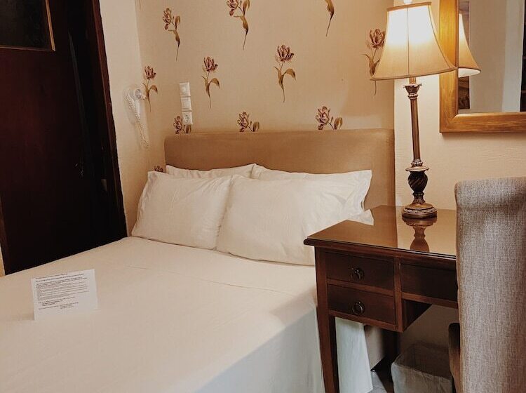 בית מלון כפרי Five Seasons Pension