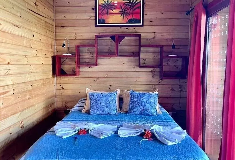 هتل Pirate Cove