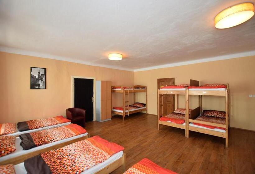 Hotelli Travel Hostel