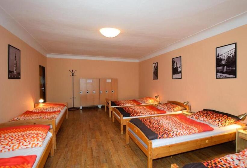 Hotelli Travel Hostel