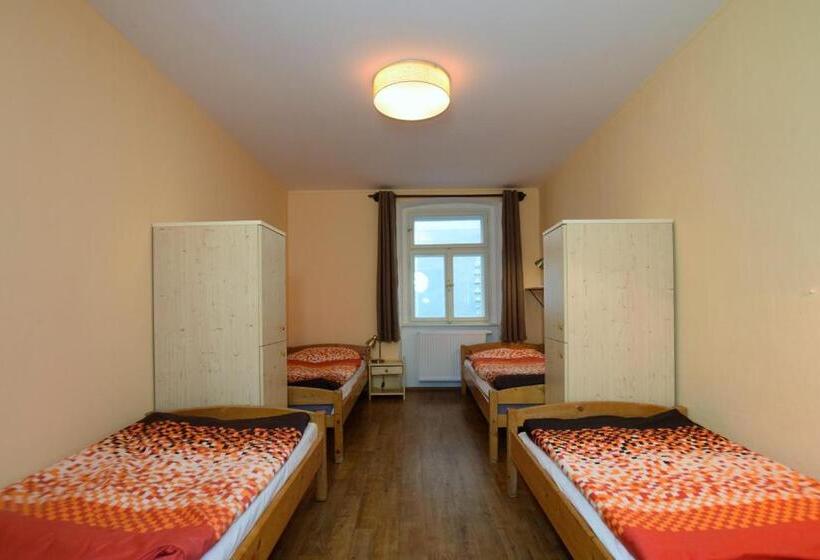 Hotelli Travel Hostel