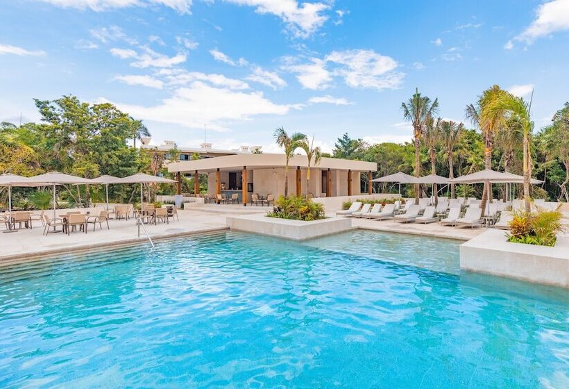 Family Selection at Grand Palladium Kantenah Resort & Spa - All Inclusive