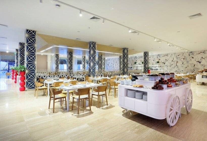 Family Selection at Grand Palladium Kantenah Resort & Spa - All Inclusive