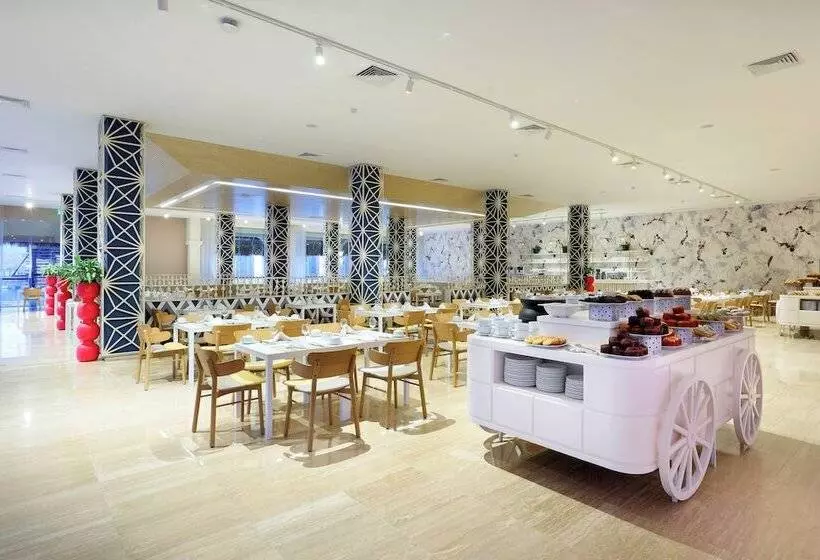 Family Selection at Grand Palladium Kantenah Resort & Spa - All Inclusive