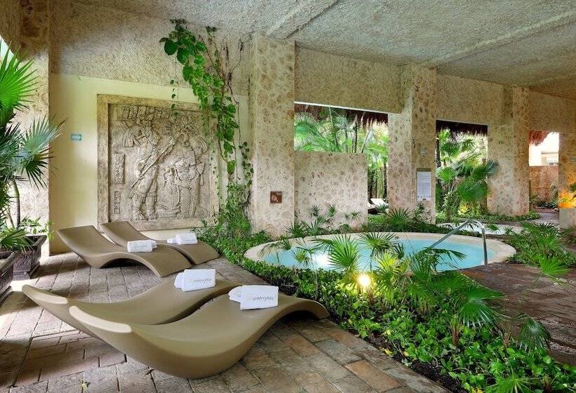 Family Selection at Grand Palladium Kantenah Resort & Spa - All Inclusive