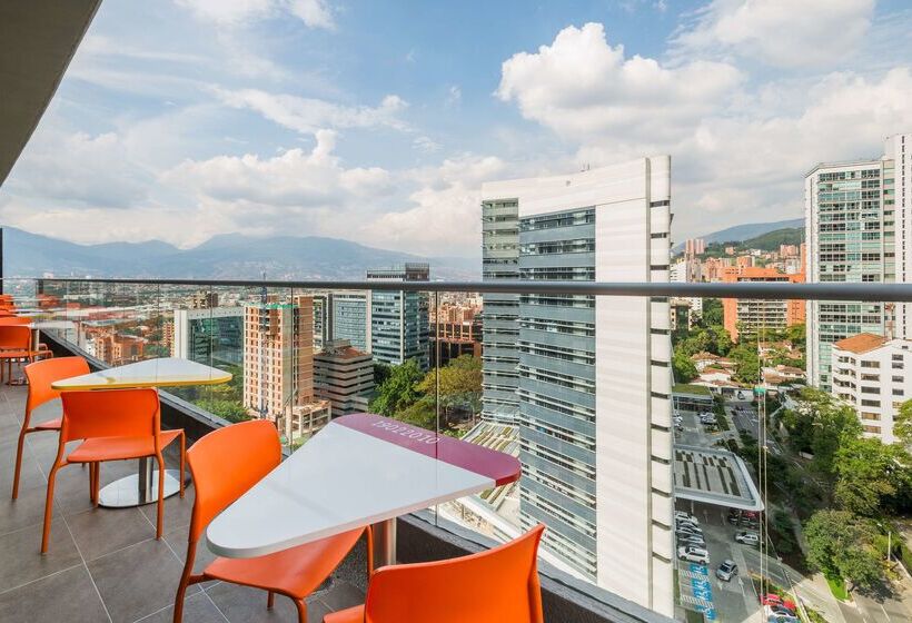 בית מלון כפרי Hampton By Hilton Medellin