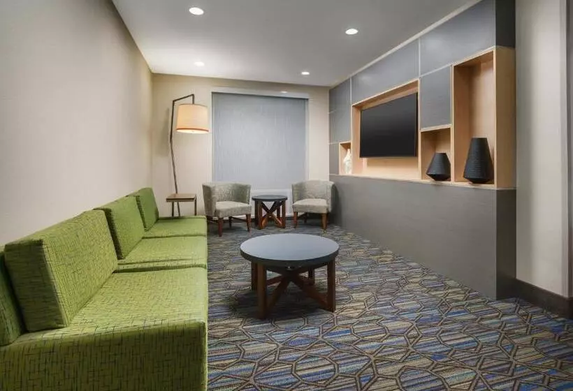 ホテル Holiday Inn Express & Suites Oakhurst Yosemite Park Area, An Ihg
