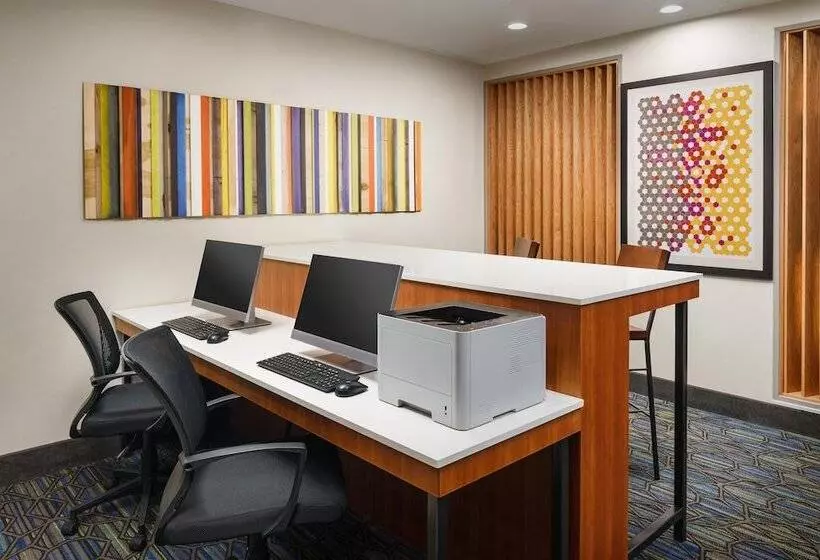 ホテル Holiday Inn Express & Suites Oakhurst Yosemite Park Area, An Ihg