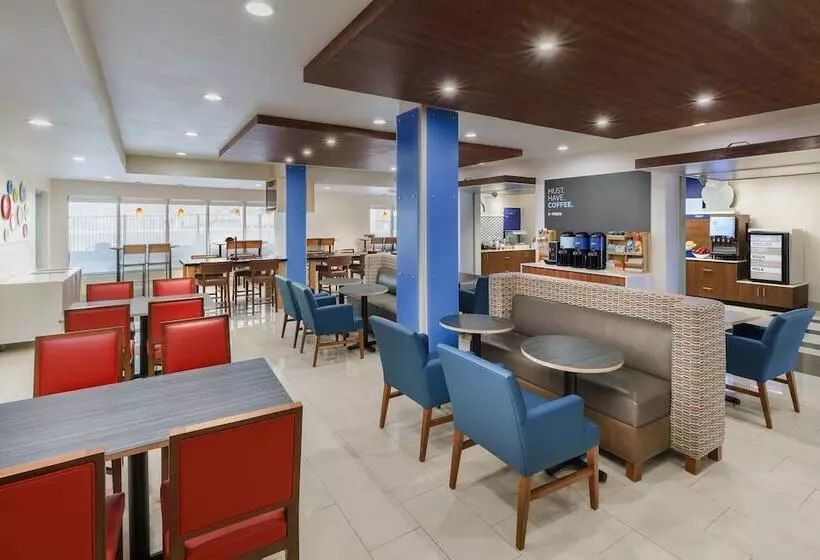 ホテル Holiday Inn Express & Suites Oakhurst Yosemite Park Area, An Ihg