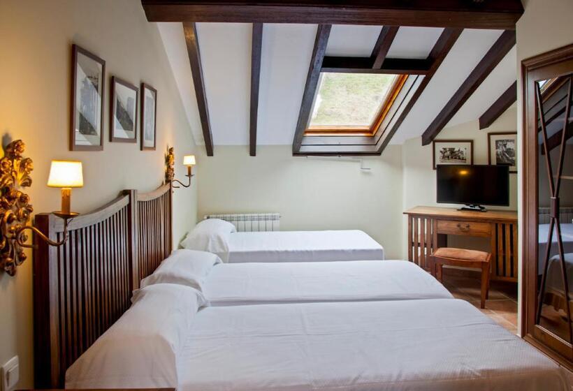 Отель The Island