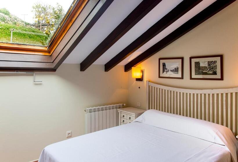 Отель The Island