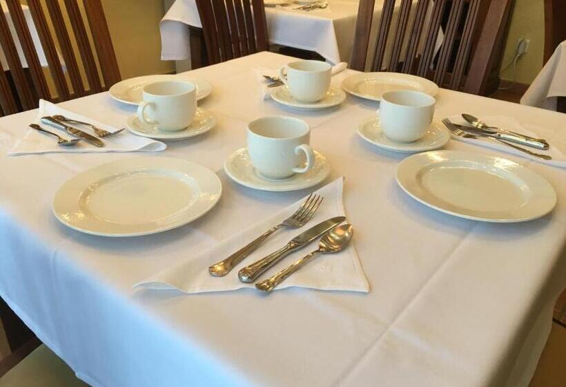 Отель The Island