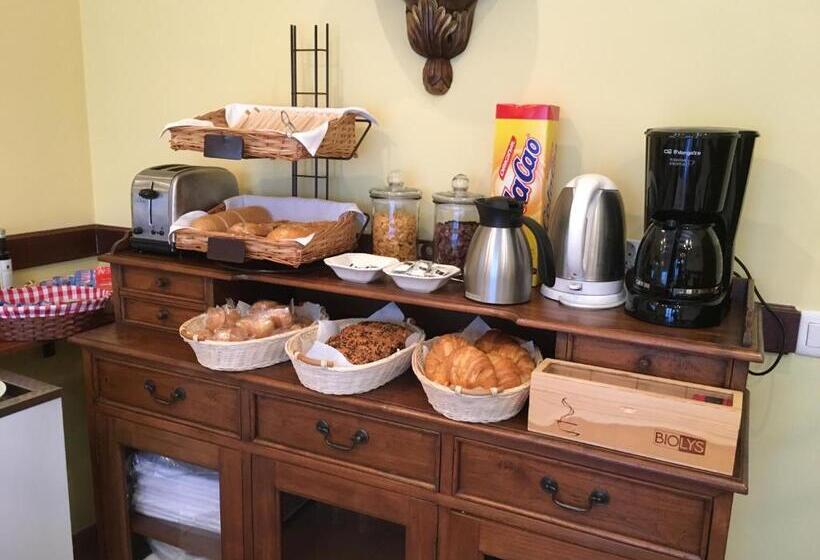 Отель The Island