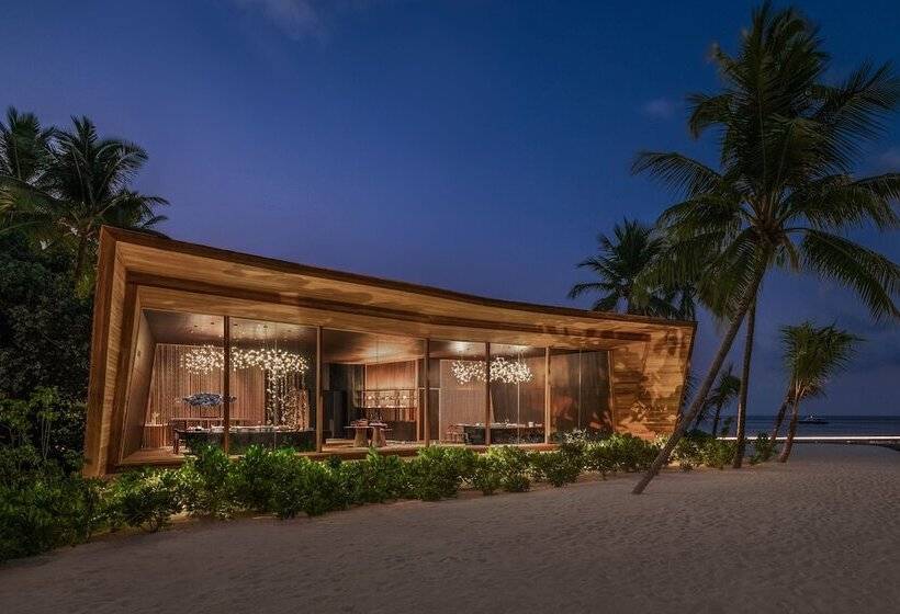 The St. Regis Maldives Vommuli Resort