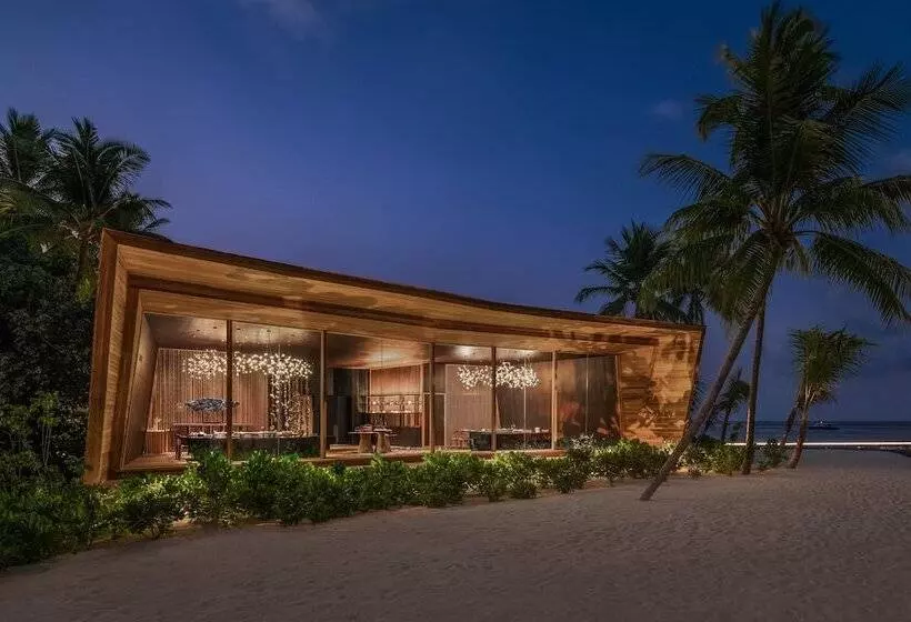 The St. Regis Maldives Vommuli Resort