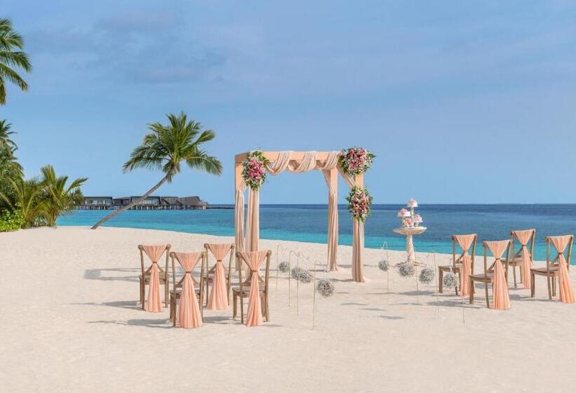 The St. Regis Maldives Vommuli Resort