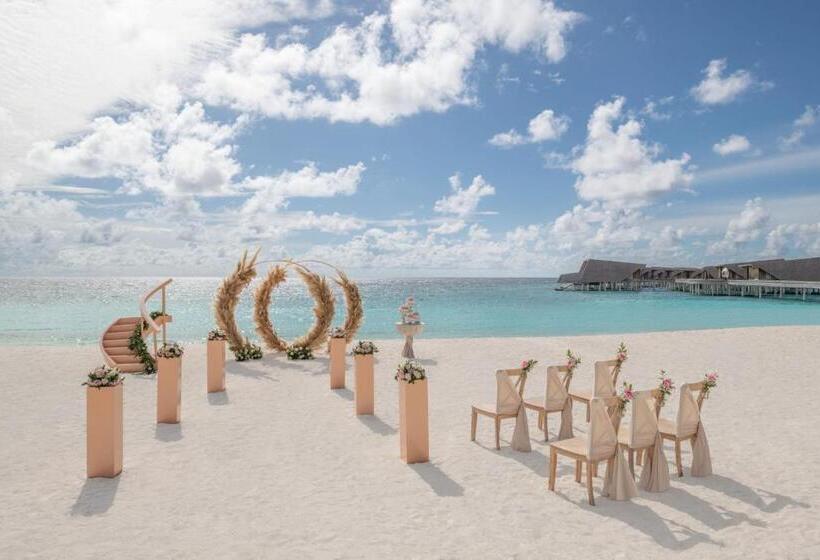 The St. Regis Maldives Vommuli Resort