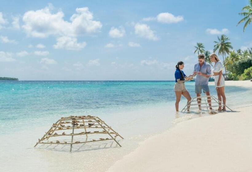 The St. Regis Maldives Vommuli Resort
