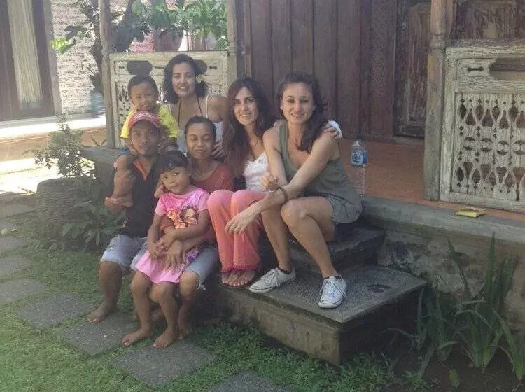 ホテル D'tegale Homestay