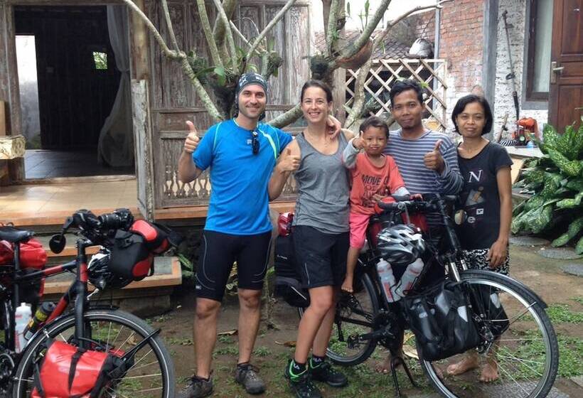 Hotel D'tegale Homestay