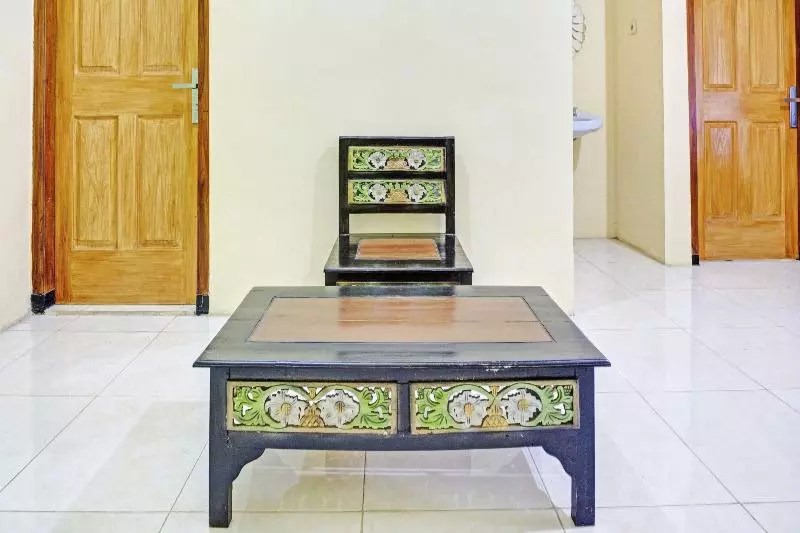 ホテル Losmen Aini Syariah By Oyo