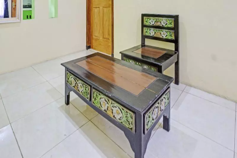 ホテル Losmen Aini Syariah By Oyo