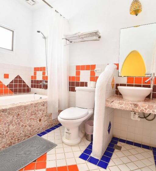 تختخواب و صبحانه Rock House