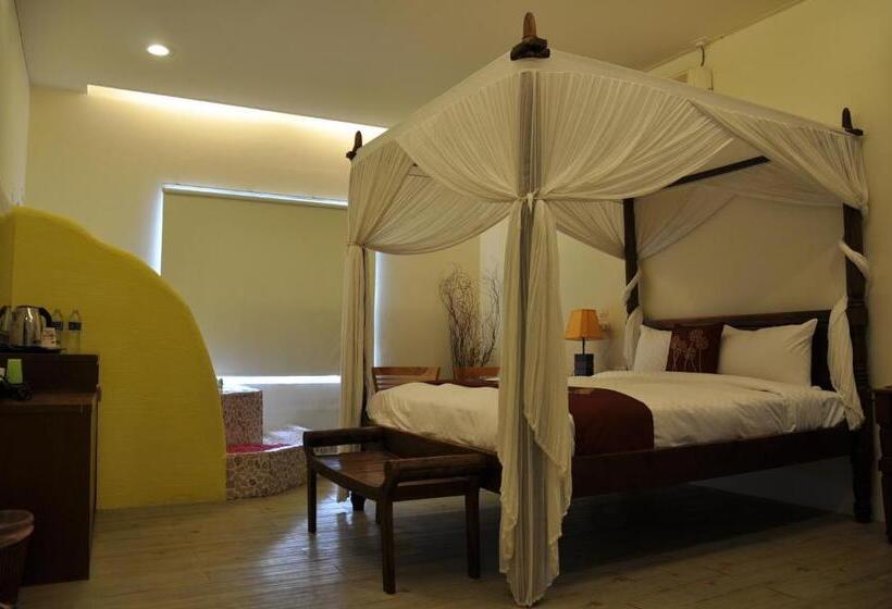 تختخواب و صبحانه Rock House