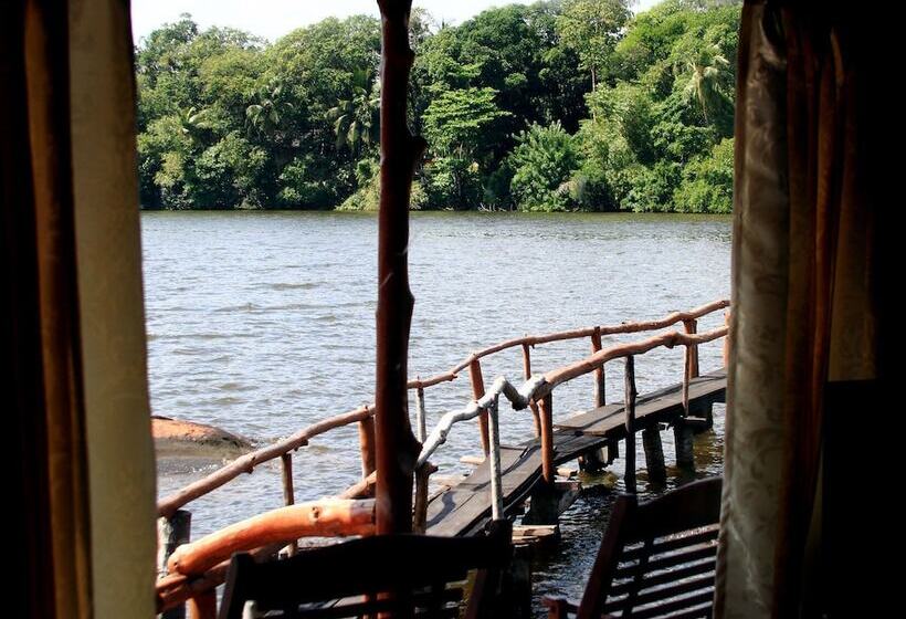 호텔 Shiny Lakeside Resort