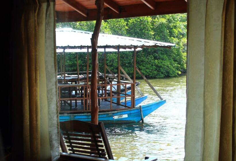 호텔 Shiny Lakeside Resort